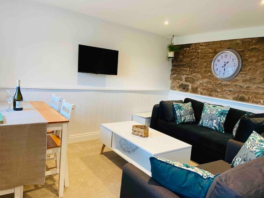 The Mill Stylish Rural Apartment With Beautiful Views Welsh Newton Common Exterior photo